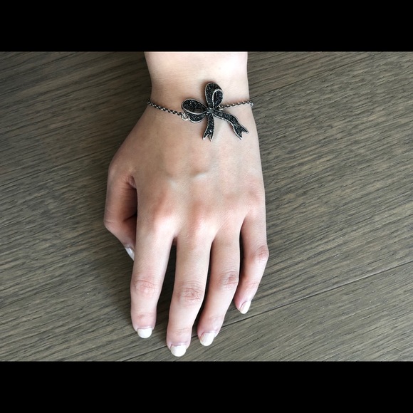 Bowtie Bracelet - Picture 4 of 5